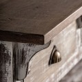 Luxusní koloniální hnědá knihovna Polina s vintage bílou patinu se skříňkou se šesti zásuvkami a jedenácti policemi 216 cm