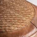 Luxusní koloniální taburetka Corben s potahem z pravé kůže v hnědé barvě a ratanovým výpletem se vzorem rybí kosti 50 cm