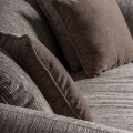 Luxusní art deco třímístná čalouněná taupé sedačka Gobala s kovovými zlatými nožičkami a čtyřmi polštáři 230 cm