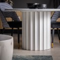 Luxusní art deco bílý kulatý jídelní stůl Zarina s betonovým efektem s vroubkovanou nohou 120 cm