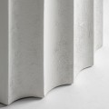 Luxusní art deco bílý kulatý jídelní stůl Zarina s betonovým efektem s vroubkovanou nohou 120 cm