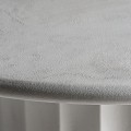 Luxusní art deco bílý kulatý jídelní stůl Zarina s betonovým efektem s vroubkovanou nohou 120 cm