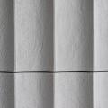 Luxusní art deco čtvercový bílý noční stolek Zarina se dvěma šuplíky s betonovým efektem s vroubkováním 50 cm