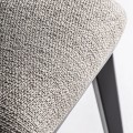 Luxusní moderní art deco čalouněné sametové křeslo Morisa v oblém tvaru šedé a hnědé barvě 79 cm