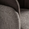 Luxusní moderní art deco čalouněné sametové křeslo Morisa v oblém tvaru šedé a hnědé barvě 79 cm