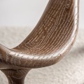 Luxusní moderní čalouněné masivní křeslo Renard s béžovým bouclé potahem s atypickými opěrkami v hnědé barvě 84 cm