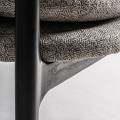 Luxusní moderní čalouněné šedé křeslo Hubert s texturovaným potahem a masivní černou konstrukcí 84 cm