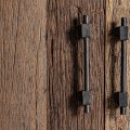 Industriální koloniální příborník Tavi z masivního dřeva se čtyřmi dvířky a černými kovovými nožičkami 180 cm