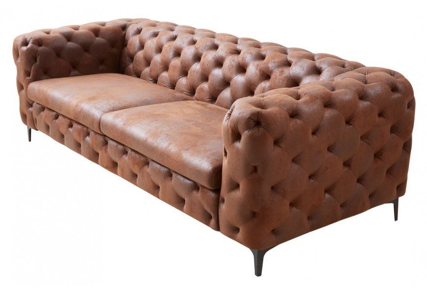 Luxusní chesterfield třímístná sedačka Modern Barock v hnědé barvě s koženým potahem s prošíváním s nožičkami z kovu v černé barvě