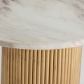 Luxusní art deco kulatý mramorový zlatý příruční stolek Lensy s bílou vrchní deskou a kovovou nohou 55 cm