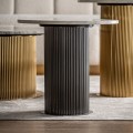Luxusní art deco mramorový kulatý příruční stolek Lensy s šedou kovovou drážkovanou nohou a bílou vrchní deskou 50 cm