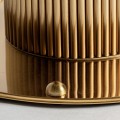 Luxusní art deco kulatý mramorový barový stůl Benny se zlatou kovovou nohou a vrchní bílou deskou s šedými žilkami 76 cm