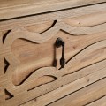 Luxusní koloniální masivní obdélníková komoda Remia ve světle hnědé barvě se třemi zásuvkami s vyřezáváním 120 cm