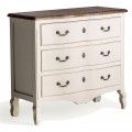 Luxusní vintage komoda Lisette v bílé barvě s jemnou patinou se třemi zásuvkami a úchyty z kovu v černé barvě s ornamenty s vyřezávanými nožičkami s vrchní deskou v hnědé barvě s výraznou strukturou letokruhů