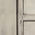 Luxusní vintage čtyřdveřový bílý masivní obdélníkový příborník Musaha s patinou a dvěma zásuvkami s černými úchyty 220 cm