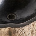 Luxusní moderní atypické umyvadlo Piedra z přírodního kamene v hnědé barvě s výraznou strukturou 90 cm