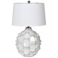 Moderní stolní lampa Grelia s lesklou bílou keramickou podstavou s efektem okvětních lístků a kuželovitým stínítkem z bílé tkaniny
