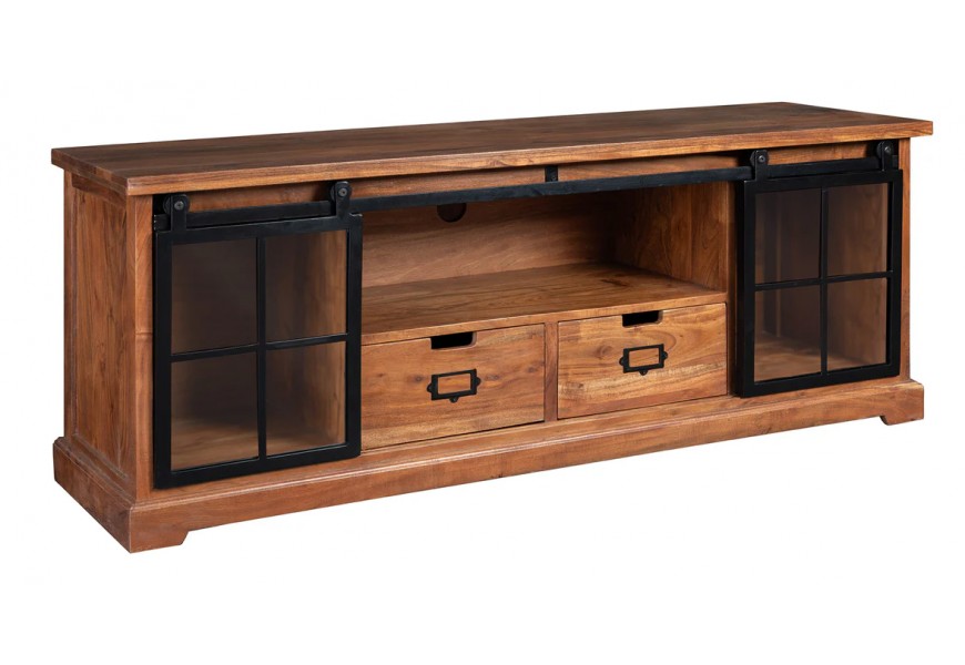 Designový industriální televizní stolek Woodcut z masivního akáciového dřeva v hnědé barvě se dvěma odsouvacími čtvercovými dvířky s černou kolejnicí z kovu a jednou policí se dvěma zásuvkami