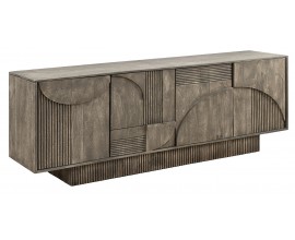 Designový art deco obdélníkový příborník Sonia z masivního mangového dřeva v šedé barvě se čtyřmi dvířky s push-to-open otevíráním s geometrickým reliéfem s poličkami s obdélníkovou podstavou s dekorativním drážkováním