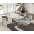 Luxusní moderní sestava nábytku do jídelny Forma Moderna s obdélníkovým rozkládacím stolem s mramorovou deskou a designovou kovovou podstavou s čalouněnými jídelními židlemi v odstínech šedé a hnědé s černou kovovou konstrukcí