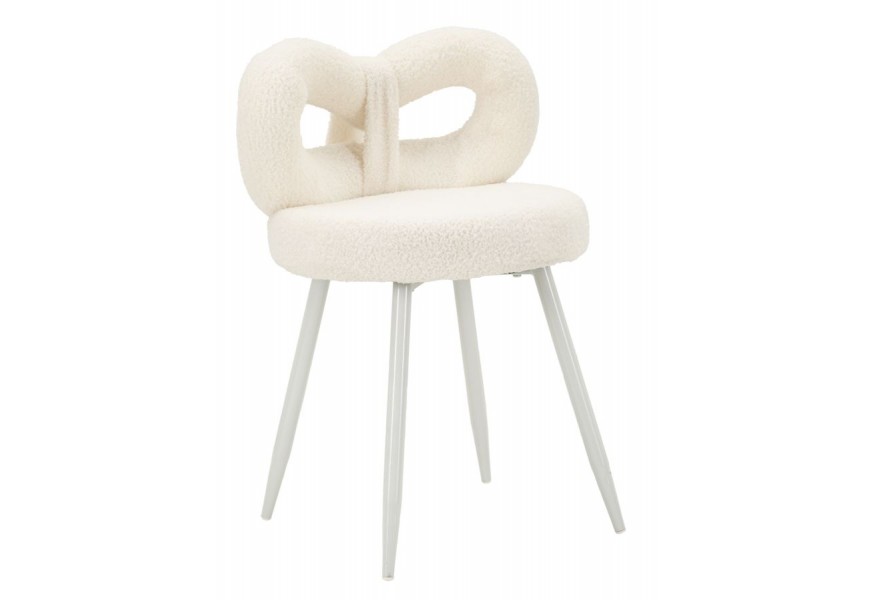 Modern&iacute; designov&aacute; boucl&eacute; b&iacute;l&aacute; čalouněn&aacute; j&iacute;deln&iacute; židle Janar s b&iacute;l&yacute;mi kovov&yacute;mi nožičkami 67 cm