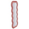 Moderní růžové obdélníkové nástěnné zrcadlo Swan s dvojitým vlnitým rámem se sametovým potahem 160 cm
