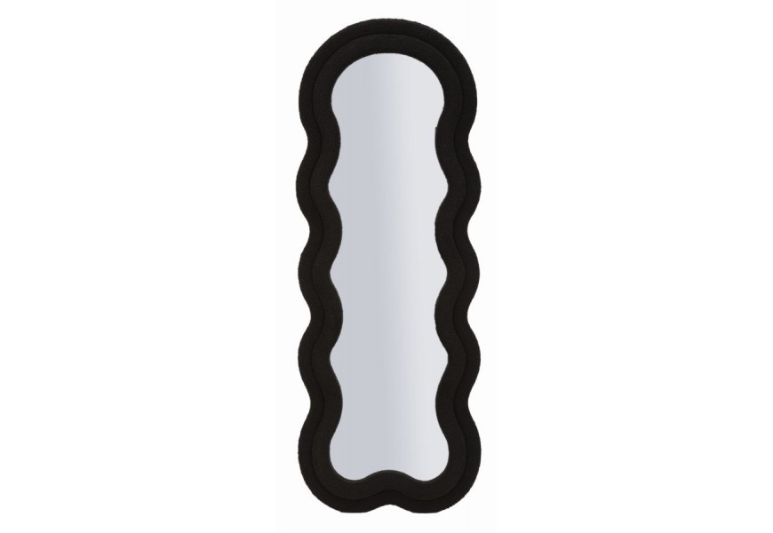 Stylové nástěnné zrcadlo Swan v černém provedení s dvojitým vlnitým rámem a mírně zaobleným vrchem potažené bouclé potahem a vyztužené dýhovaným dřevem