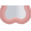 Designov&eacute; růžov&eacute; zrcadlo Swan s jemně vlnit&yacute;m r&aacute;mem a zaoblen&yacute;m horn&iacute;m obloukem s boucl&eacute; potahem 160 cm