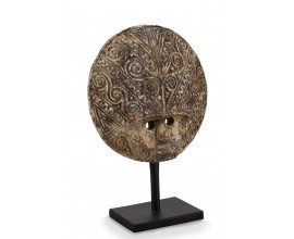Designová vintage dekorace Taha v podobě kulaté kmenové masky s ornamentálním vyřezávaným zdobením z hnědého mangového dřeva s efektem vymyté barvy