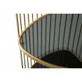 Art deco trojúhelníkový třístupňový příruční stolek Fayer se zlatou kovovou konstrukcí a černými skleněnými deskami 80 cm
