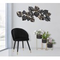 Stylová art deco černá sametová jídelní židle Elveria s oblým opěradlem a černými nožičkami se zlatým detailem 80 cm