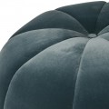 Luxusní moderní taburetka Tilly typu puff s modrozeleným sametovým potahem s vertikálním prošíváním s designem dýně 90 cm