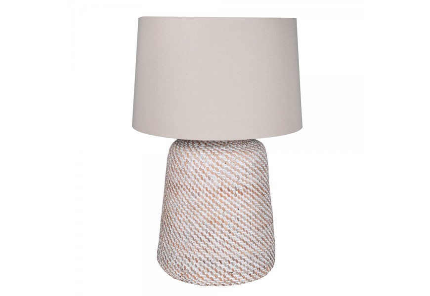 VIntage venkovská noční lampa Lini se stínítkem ze lnu ve válcovém tvaru v béžové barvě s nohou z ratanu ve světlých růžových odstínech s bílou barvou