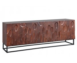 Designový čtyřdveřový příborník Wiellde z hnědého akáciového dřeva s vyřezávaným zdobením na dvířkách a podstavu z kovu 175 cm