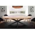 Designový industriální jídelní stůl Comedor s oválnou vrchní deskou z masivního mangového dřeva v naturální světle hnědé barvě s výraznou strukturou a tmavou patinou s podstavou z kovu v černé barvě se čtyřmi zkříženýma hranatýma nohama