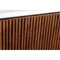 Luxusní art deco oválný čtyřdveřový TV stolek Gatsby z hnědého masivu s drážkovaným reliéfem a bílou mramorovou deskou 170 cm