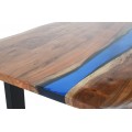 Moderní designový obdélníkový jídelní stůl Aquila s hnědou akací deskou s modrým akcentem a černýma nohama 160 cm