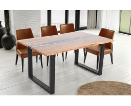 Moderní designový obdélníkový jídelní stůl Aquila s hnědou akací deskou s modrým akcentem a černýma nohama 160 cm
