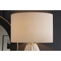 Designová moderní stolní lampa Davey s keramickou podstavou se zvlněným vzorem a textilním stínítkem v bílé barvě 65 cm