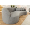 Designová buklé třímístná sedačka Jina v obloukovém tvaru s šedým potahem a třemi polštáři 229 cm