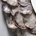 Luxusní designové závěsné nástěnné kulaté zrcadlo Conchas s mušlovým rámem a měděnou kovovou konstrukcí 125 cm
