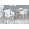 Designová skandinávská čalouněná krémová jídelní židle Scandinavia s opěrkami na ruce a masivním hnědýma nohama 85 cm