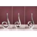 Designová glamour kovová váza Vlna ve stříbrné barvě s asymetrickou zatočenou siluetou 48 cm