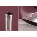 Designová glamour kovová váza Vlna ve stříbrné barvě s asymetrickou zatočenou siluetou 48 cm