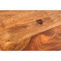 Designový masivní příruční stolek Makassar ve tvaru čtverce ze sheeshamového dřeva v naturální hnědé barvě 45 cm