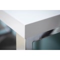 Moderní psací stůl Linear s bílou lesklou deskou a hranatým kovovým nohama ve stříbrné chromové úpravě 120 cm