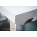 Moderní obdélníkový bílý psací stůl White Desk s lesklou deskou a hranatými stříbrnými kovovými chromovými nohami 140 cm