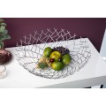 Moderní kulatá stříbrná kovová dekorační mísa Weave v atypickém designu kovové sítě 45 cm