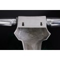 Glamour chromová nástěnná dekorace Silver Bull ve tvaru býčí lebky s lesklým povrchem a zaoblenými rohy 120 cm