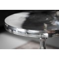 Stylový barokní glamour kulatý stříbrný příruční stolek Modern Barock z chromu se třemi kabriolovými nožičkami 55 cm